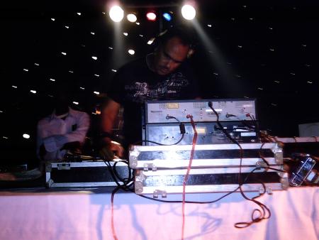 Dj Edouardo on the mix